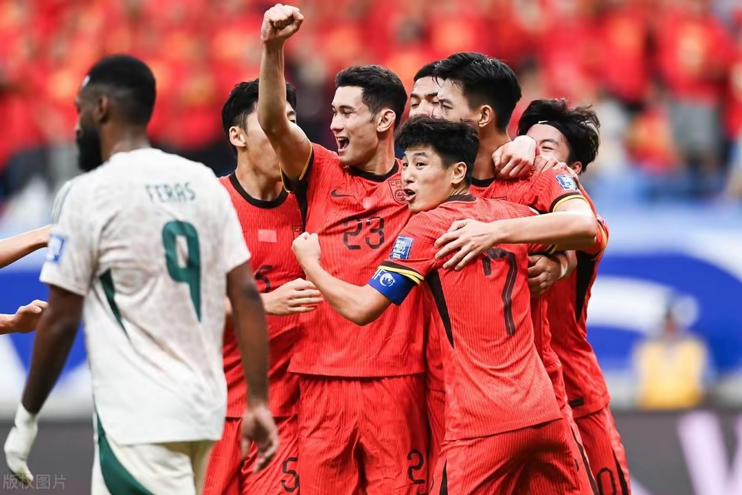 足球擂台赛势均力敌,胜负难定 足球擂台赛势均力敌,胜负难定