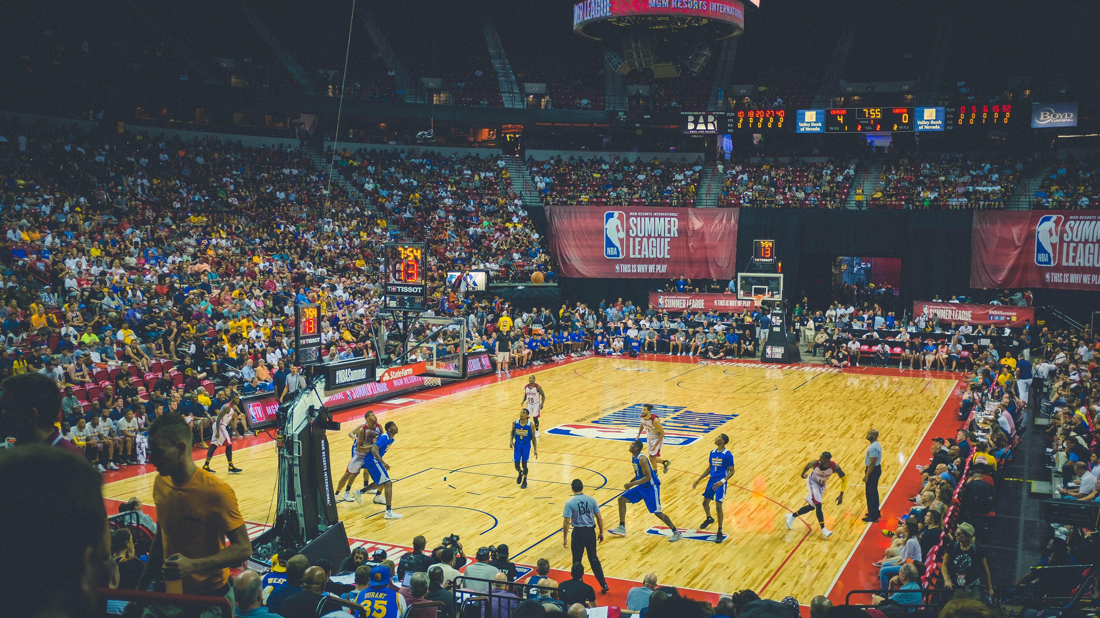 爵士险胜骑士，克莱·汤普森带队取胜